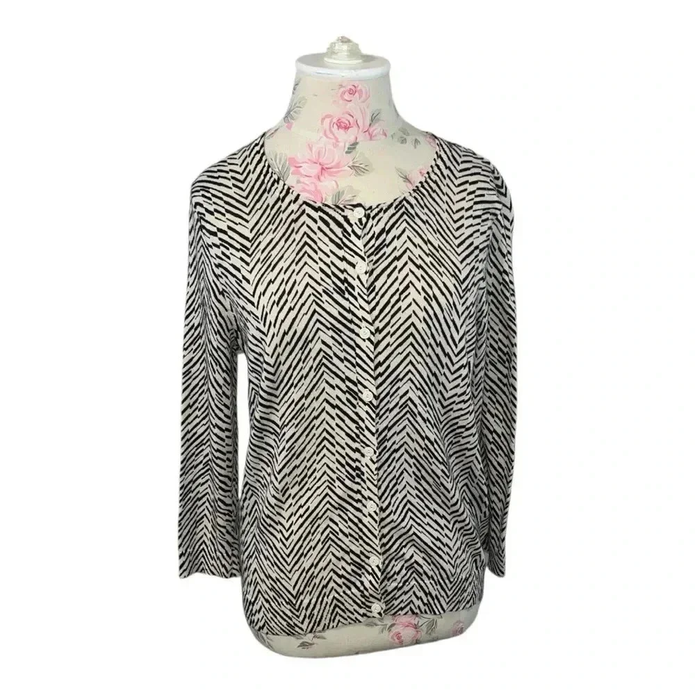 Ann Taylor LOFT Printed Cardigan Size M Black and Cream - Picture 3 of 9
